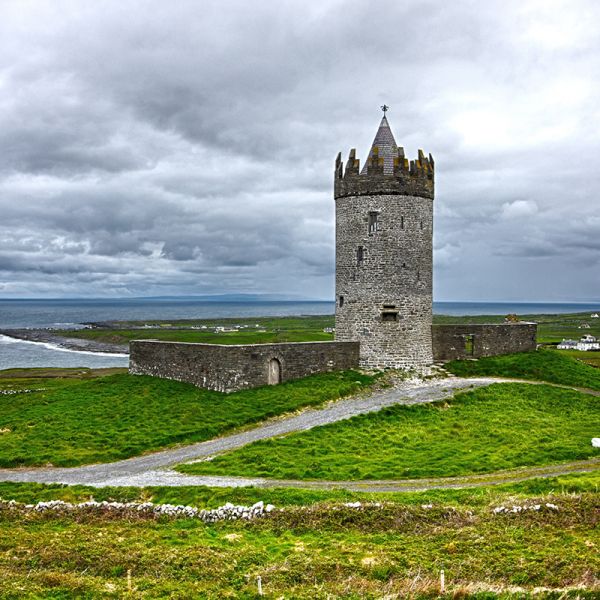 irland-tower3E98AD56-163D-4B9F-5F82-1BA7575CD4E4.jpg